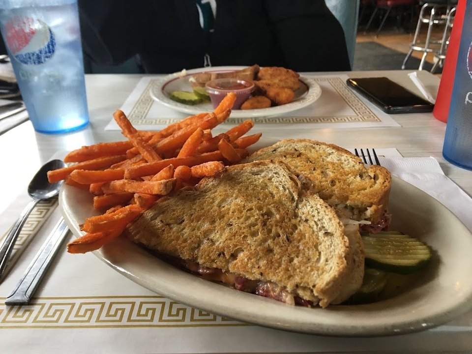 Fish Sandwich w Side